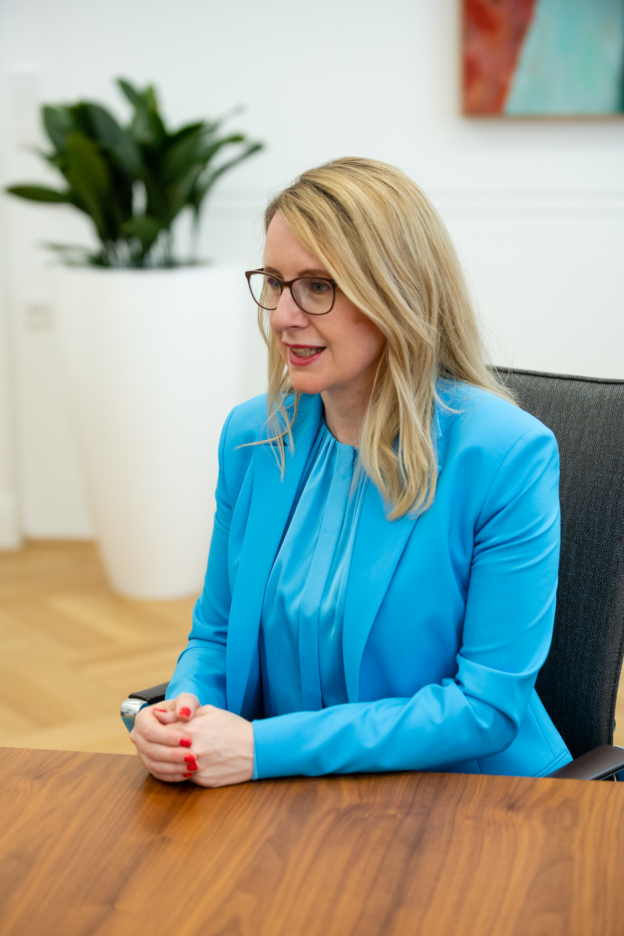 Ministerin Schramböck zur Corona Wirtschaftskrise