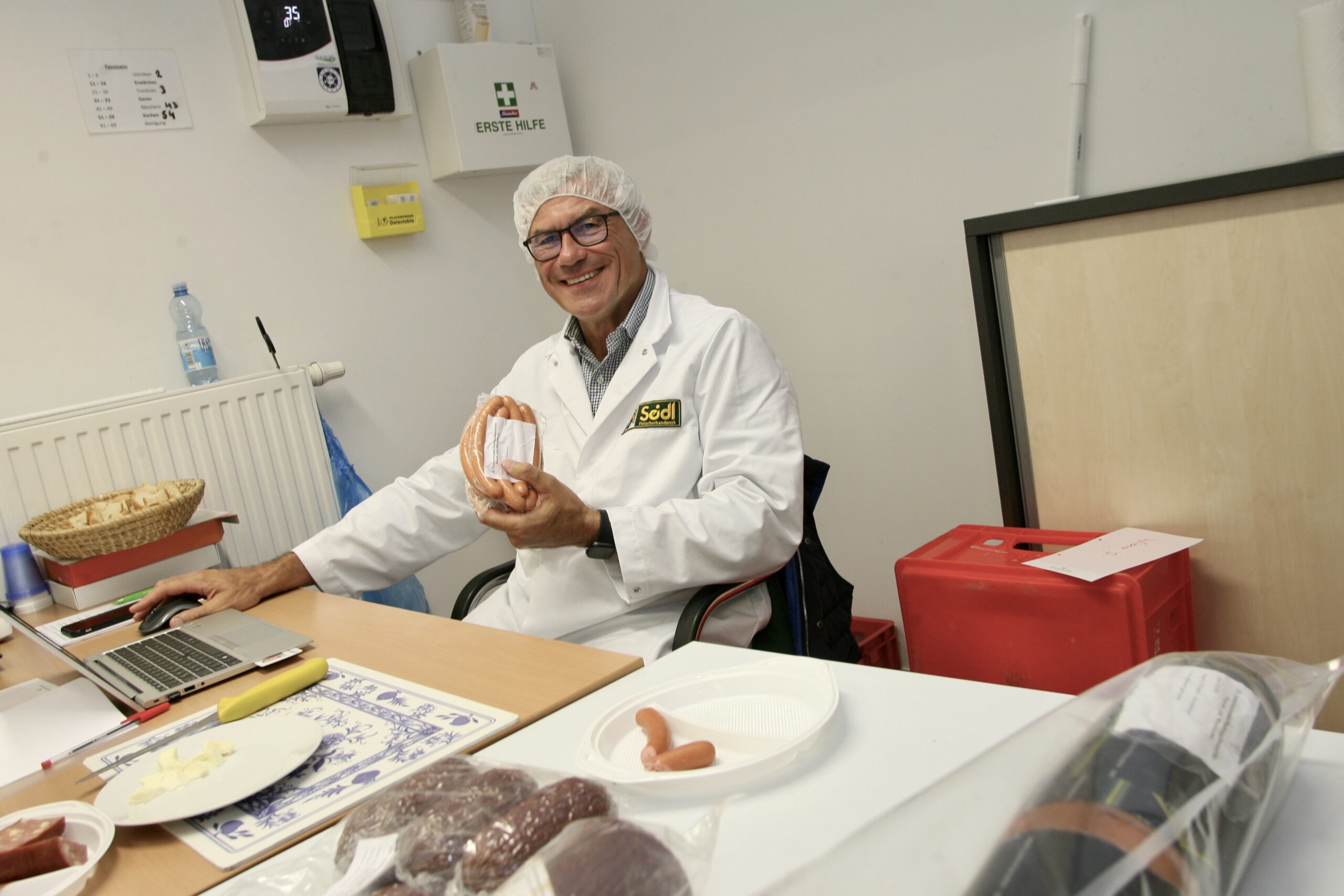 Der 24. internationale Fachwettbewerb für Fleisch- und Wurstwaren (IFFW) geht von 19. bis 21. September in Klagenfurt über die Bühne. Anmeldungen sind noch immer möglich. Wir haben mit Chefjuror Wolfgang Seidl über diesen wichtigen Wettbewerb gesprochen und warum die Teilnahme für die Betriebe so wichtig ist.