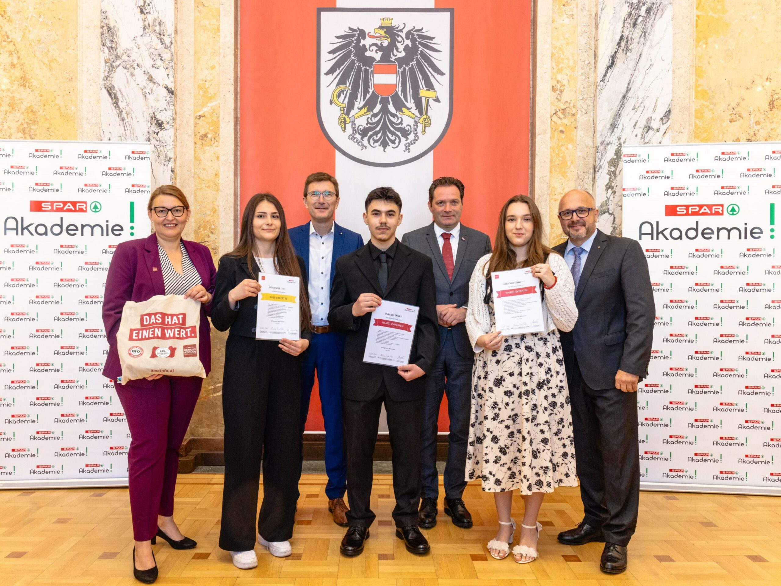 Totschnig und SPAR-Lehrlinge feiern Ausbildungsabschluss