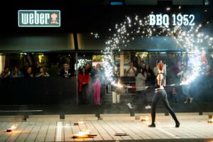 Feuershow von „Vivien Fantasydance“ Restaurant BBQ 1952 Bild: Christof Hütter Photography