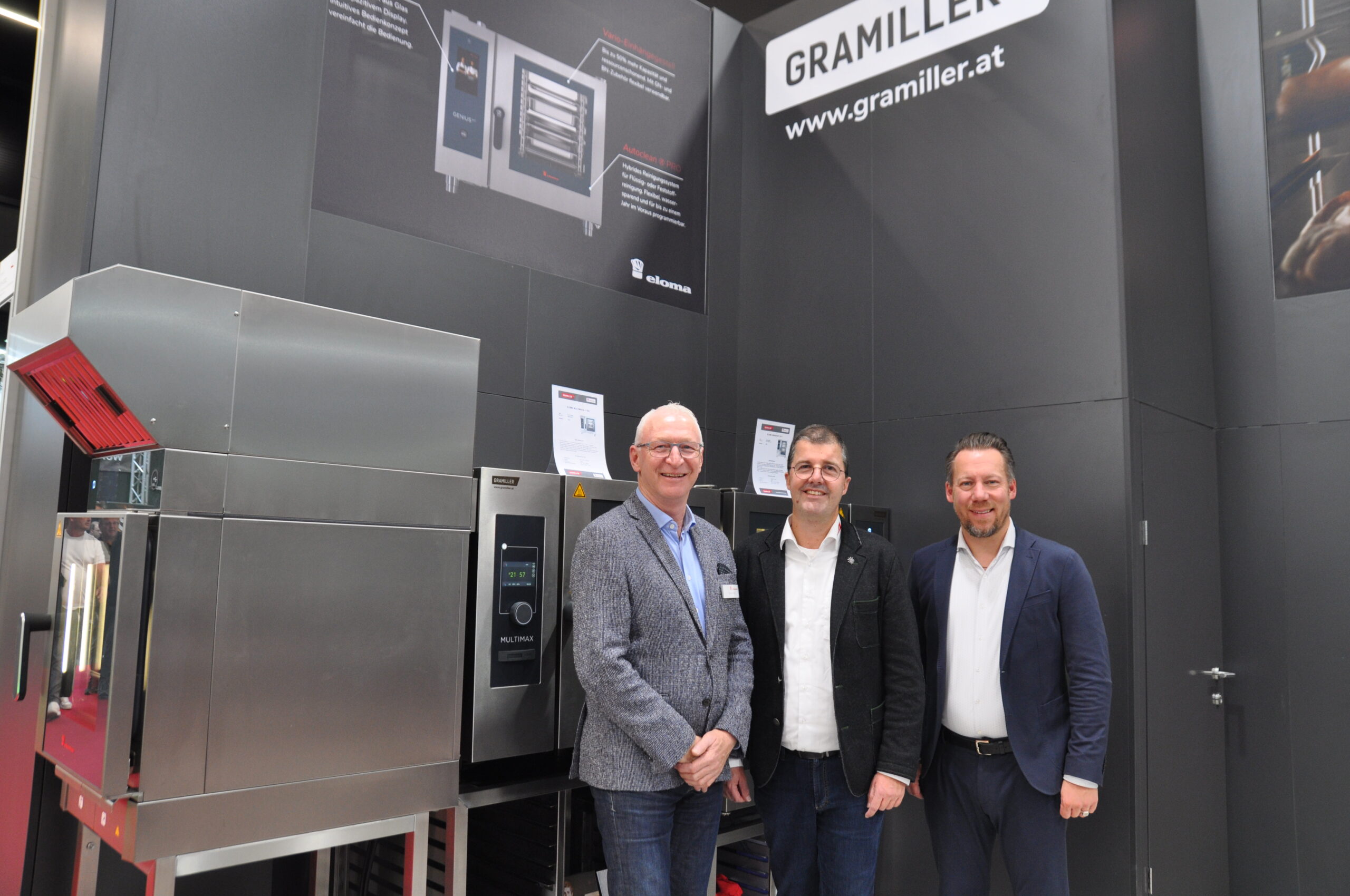 Gramiller-Geschäftsführer Gerhard Pockenauer (Mitte) Fleischverantwortliche Jürgen Hirnschall das Fachpublikum. mit Gebietsverkaufsleiter Thomas Resl (l.) und Vertriebsleiter Marcus Dech von Eloma. © HaRo
