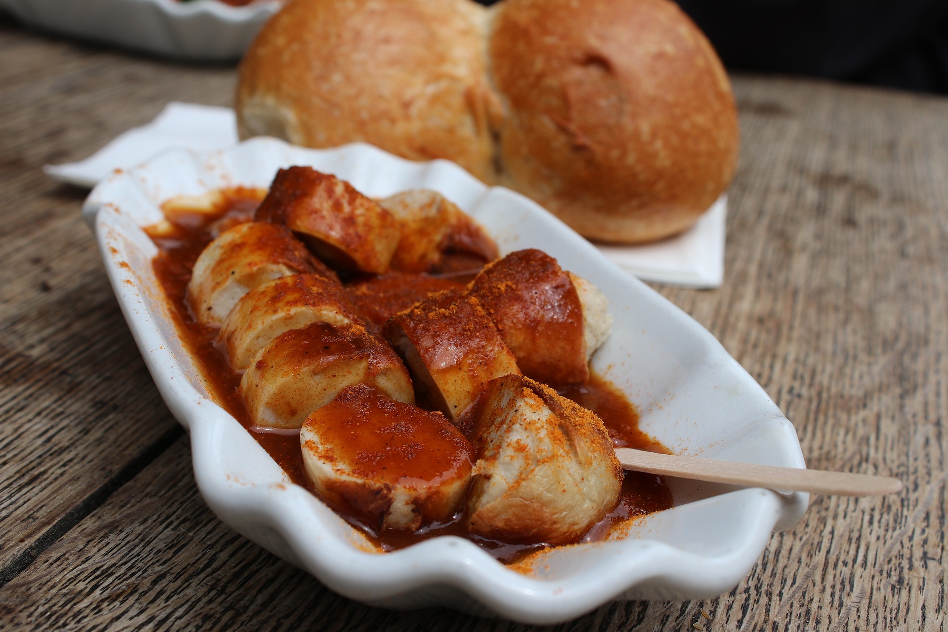 Volkswagen bringt werkseigene Kult-Currywurst in den Einzelhandel