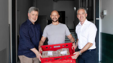 Rudolf Berger, Hannes Royer und Paul Kolarik mit den österreichischen Ripperl © Land schafft Leben