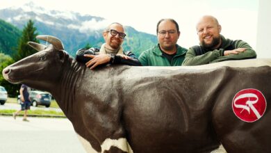 Traditionelles Symbol, moderner Shop: die drei Mezga-Macher Klaus Pinter, Fleischer Friedrich Rumpold und Hannes Hönegger (v. l.). © Roland Graf