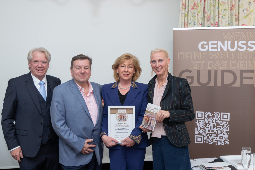 Ebenfalls Top-Empfehlung, Kat. Fleisch & Wurst: v.l.n.r.: Willy Lehmann (Herausgeber Genuss Guide), Horst und Sigrun FLEISCHEREI HORST STIERSCHNEIDER, Andrea Knura (Autorin und Herausgeberin Genuss Guide) © Tanzer