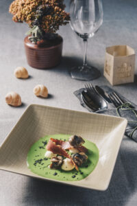 Modern interpretiert: Weinbergschnecken mit Kräutersauce und feinem Schinken. © WWW.GUGUMUCK.AT