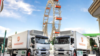 E-LKW von Transgourmet Österreich vor dem Wiener Riesenrad: Der Gastronomie-Großhändler investiert in Elektromobilität und nachhaltige Zustelllogistik. Bild: Beigestellt