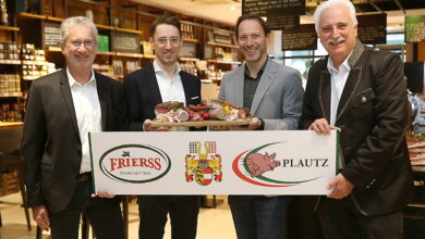 Freundliche Übernahme: v.l. Rudolf Frierss, Christoph Frierss, Kurt Frierss und Raimund Plautz © Frierss/Kampitsch