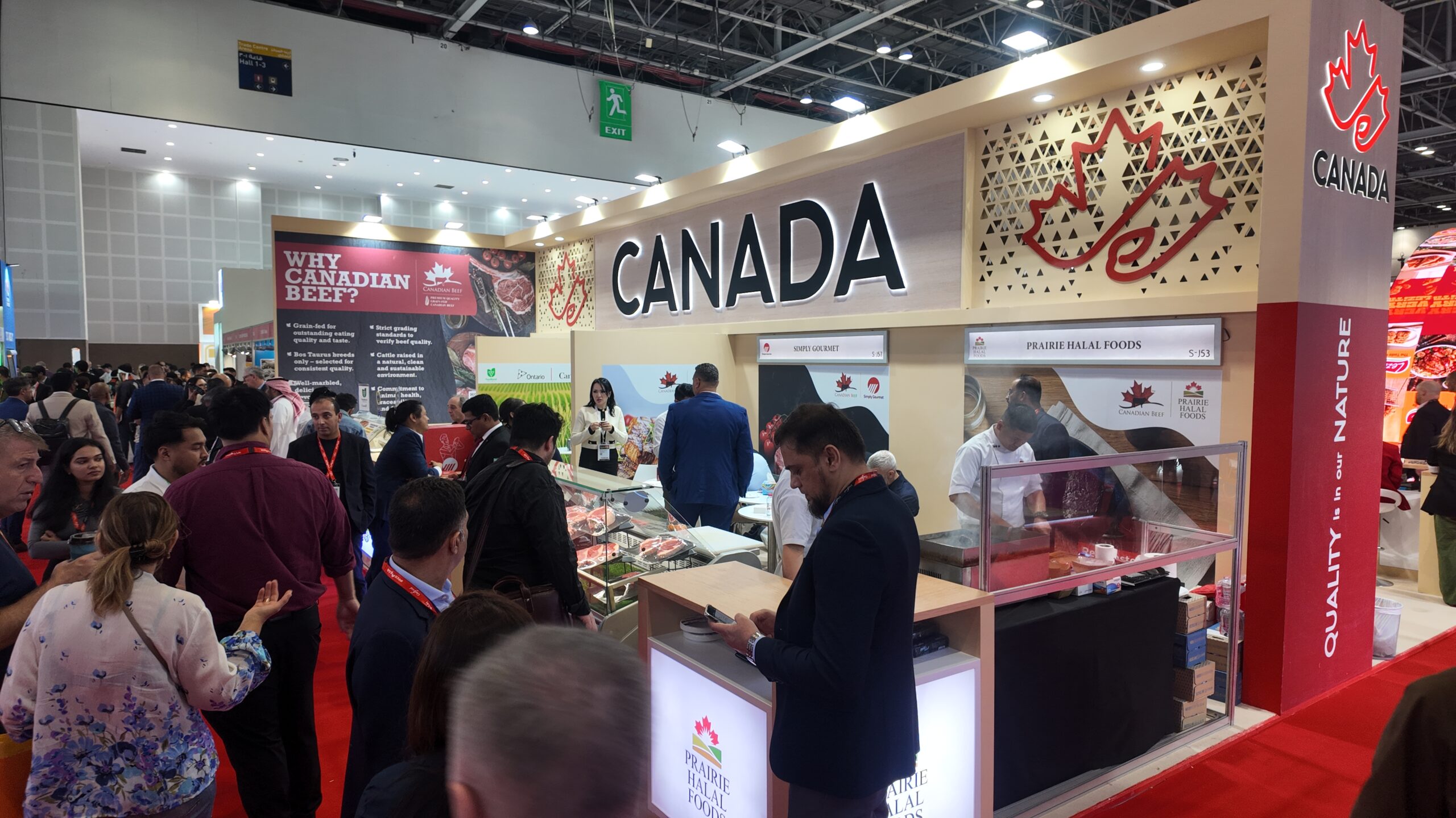 Ronny Paulusch unterwegs auf der Messe für die internationale Lebensmittel- und Getränkeindustrie